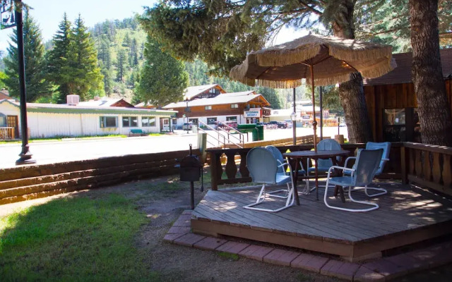 Thunderbird Lodge