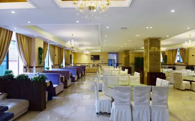 Chengdu Lying Dragon Lake Hotel