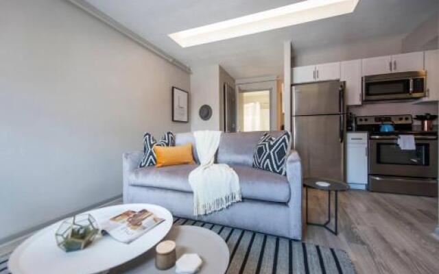 Downtown Convenience with Breathtaking Rooftop Views!