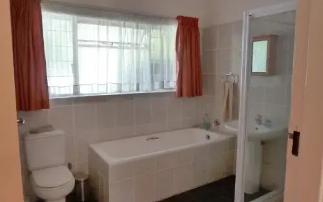 Albizia House B&B