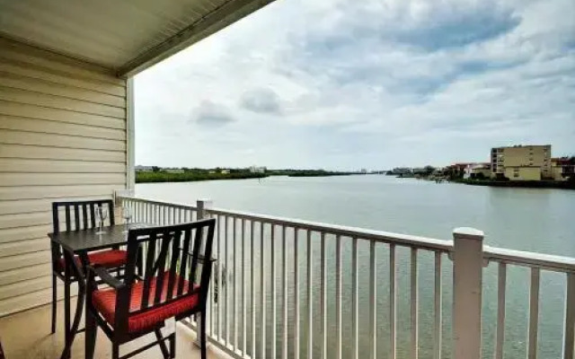 Captain's Cove 304
