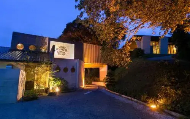 Ryokan pebble Takashima