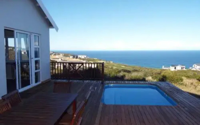 Pinnacle Point Pool Lodge