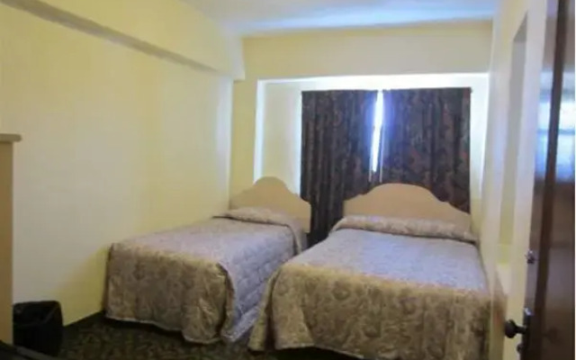 Traveler's Hotel