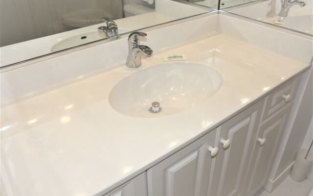 Jamaica Royale - 303 - 2 Br Condo