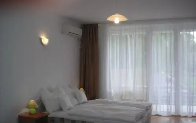 Lantos Apartmanház