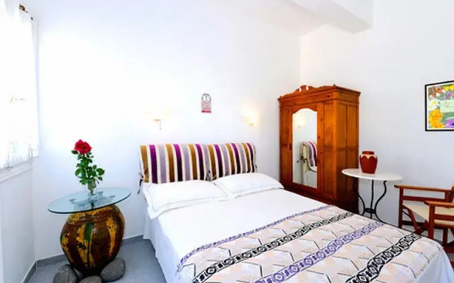 Anemoessa Rooms & Studios