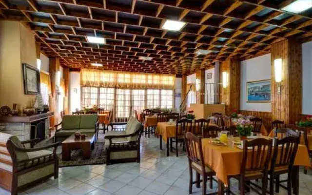 Izela Hotel