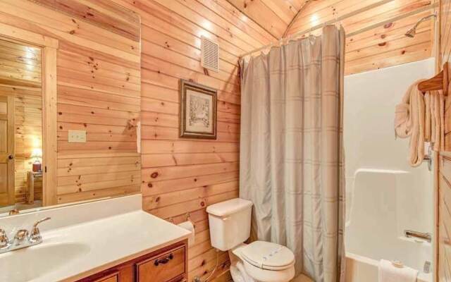 Pine Tree Lodge - Eight Bedroom Cabin