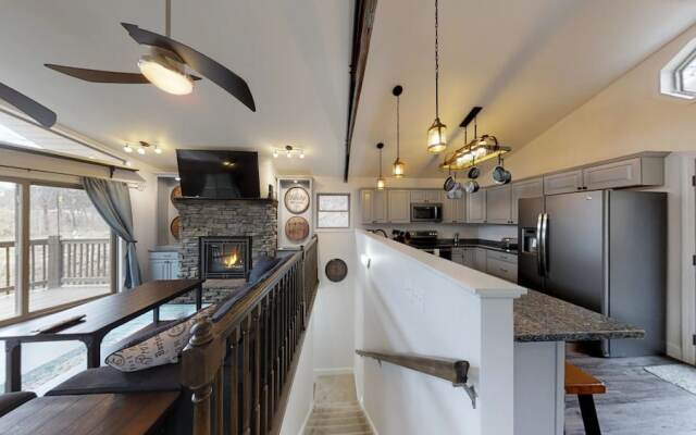 Distiller's Den 2 Bedroom Cabin by RedAwning