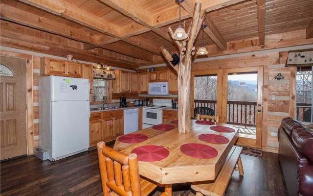 Chubby and Cubbys Den - Three Bedroom Cabin