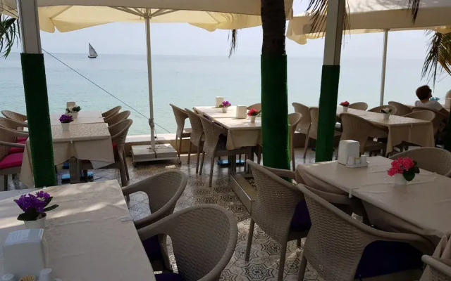 Al Bahr Hotel & Restaurant