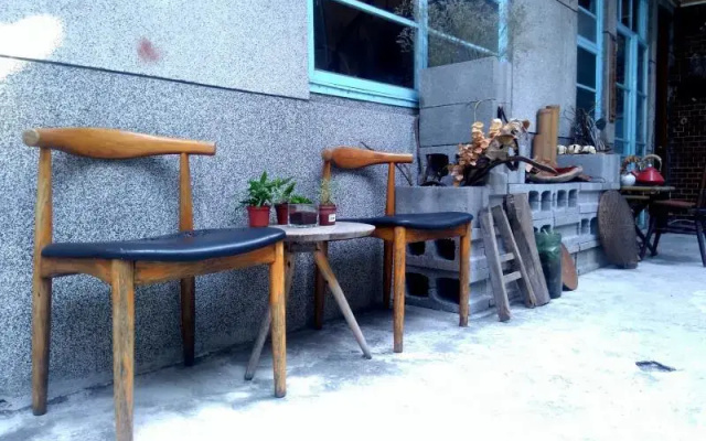 Move-Together cafe hostel