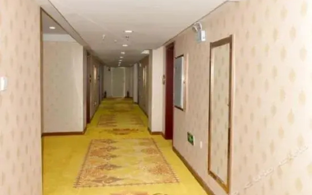 Five Star Maple Hotel
