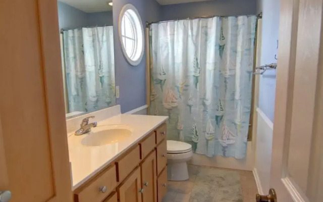 Blue Skies 5 Bedroom Home by RedAwning