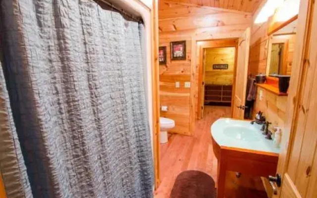 Northern Exposure Lodge - 3 Br Cabin