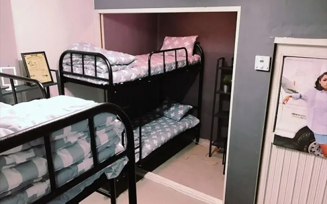 Nonstop Guesthouse in Hongdae