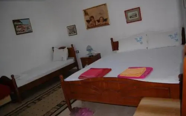 Guesthouse Alvaro Kadiu