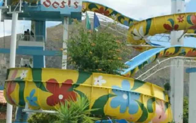 Oasis Hosteria
