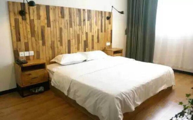 Chengdu Lazybones Lounge Hostel (Tianfu Square)