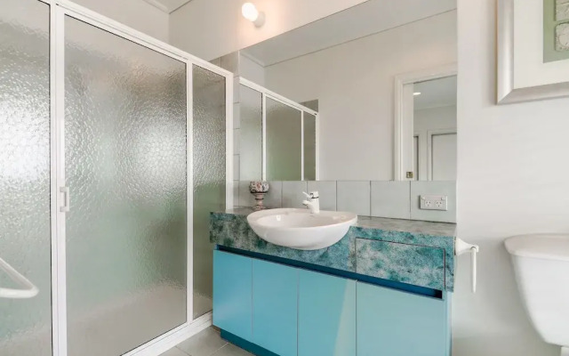 The Apartment, Metung