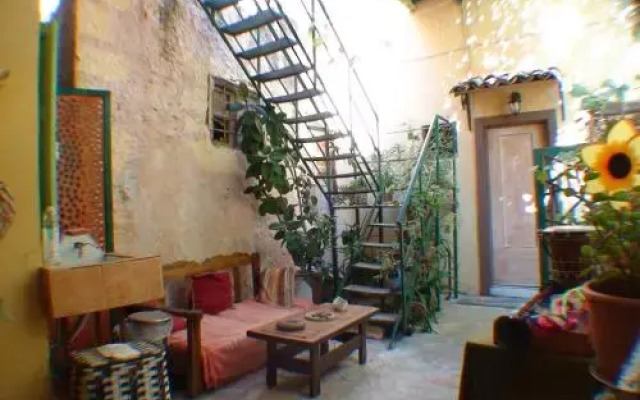 Earini Rooms And Apartments