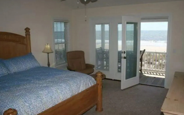 License To Chill 4 Bedroom Home by RedAwning