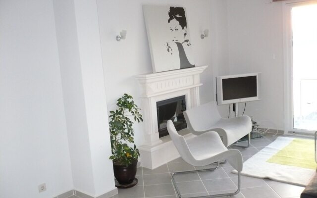 Important Group Villa Amber