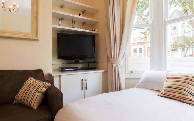 Veeve  2 Bed Maisonette Shandon Road Clapham