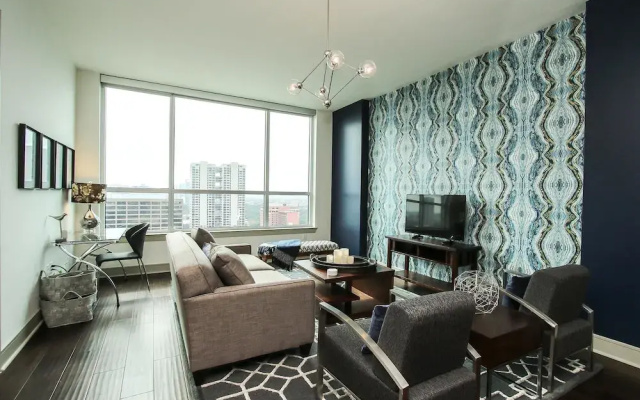 1BR Business Suite w/ Pool Near Downtown