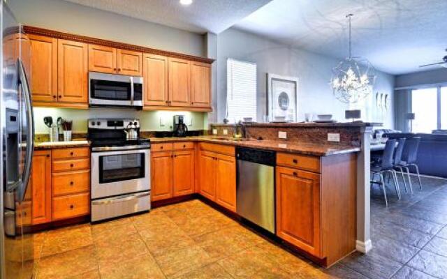 Harborview Grande 700 Waterfront Condo