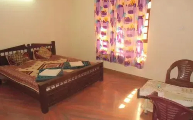 Hotel Sarovar