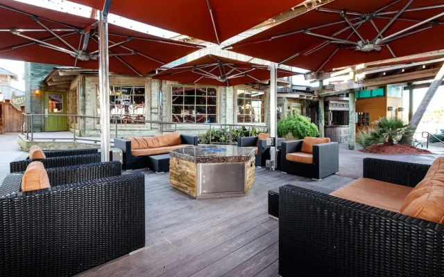 Pelican Isle 502 by RedAwning