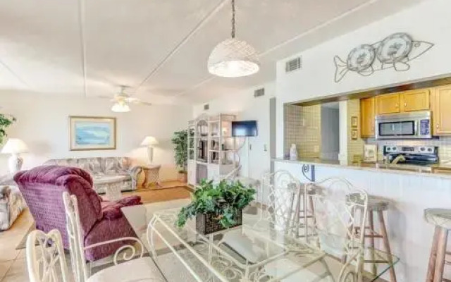 Rustic Theme Condo with Scenic Ocean View by RedAwning