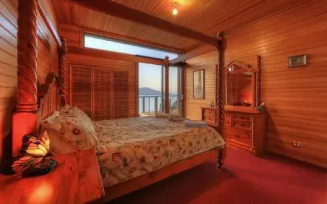 Captains Cabin Bligh Point on Bruny Island