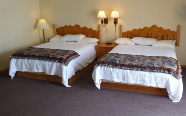 The Otter Supper Club & Lodge