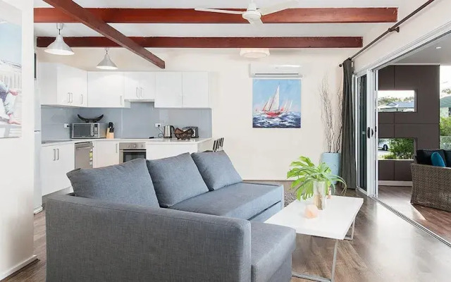 Idle Days, 3 Achilles Street