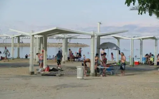 Zimmer Arad Dead Sea