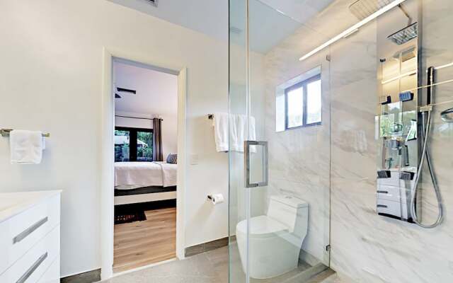 Contemporary - 3 Br Home