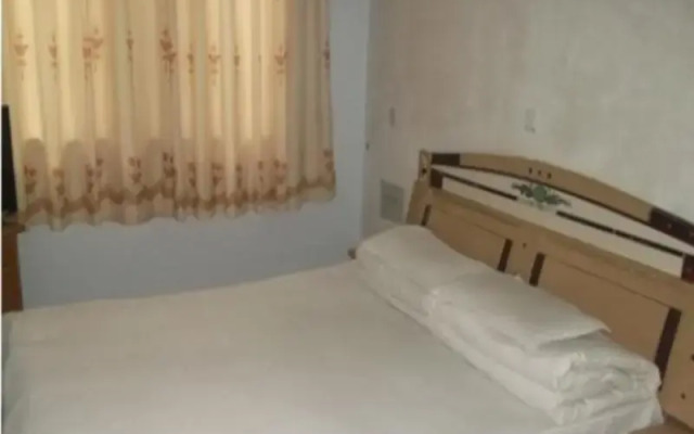 Huixian Baligou Songyingge Hotel