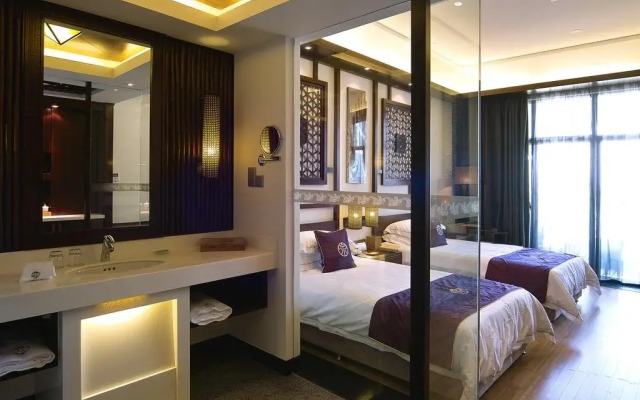 Huanxiu Resort And Spa