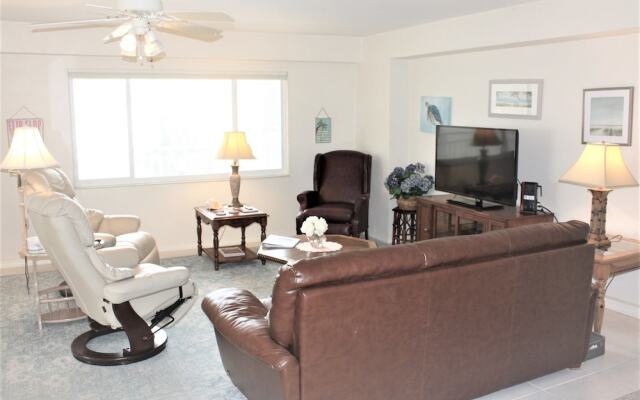 Jamaica Royale - 303 - 2 Br Condo