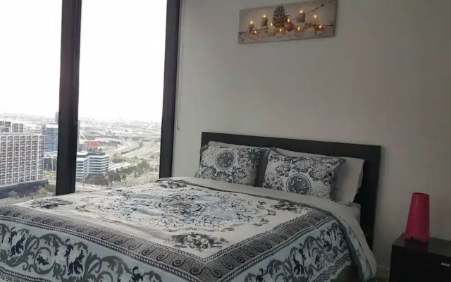 Luxury Two Bed Apt Swimming Pool