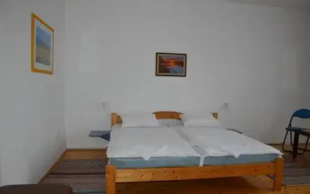 Tisza-Kert Apartmanok