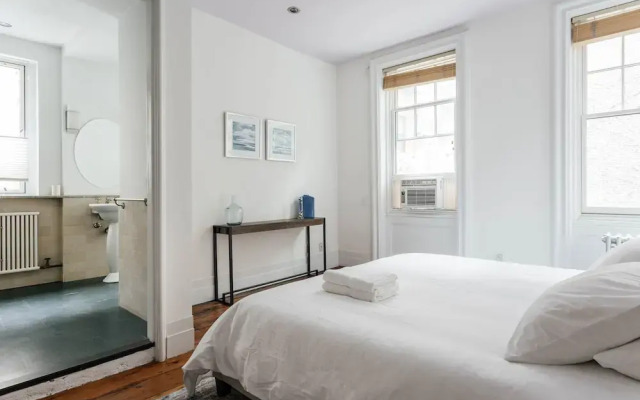 West Village 5BR Townhome & Private Yard