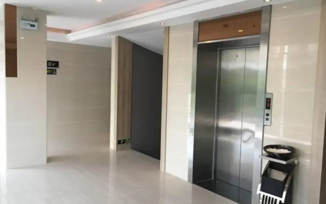 Green Tree Alliance Zhuhai Lover Road Jingshan Park Hotel
