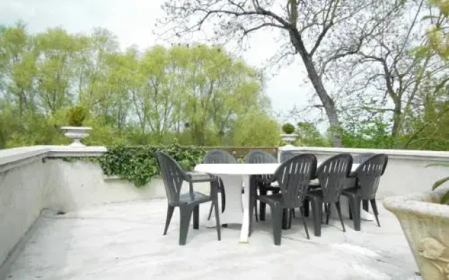 Les Bains Bed & Breakfast