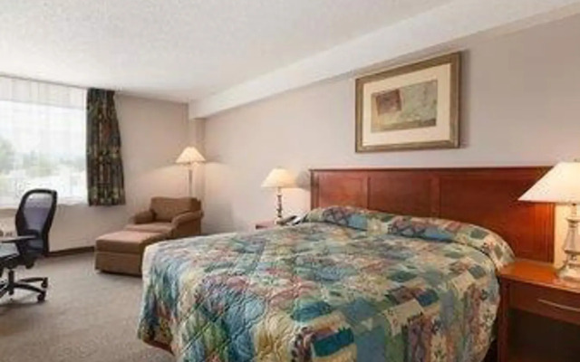 Travelodge Hanna Canada Grey