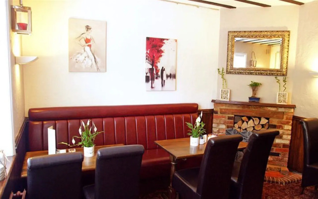 Red Lion & Cellar Room Hotel