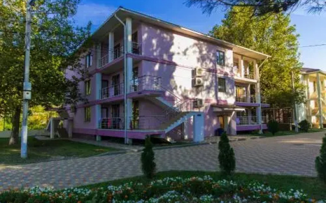Альбатрос в Архипо-Осиповке отзывы, цены и фото номеров - забронировать гостиницу Альбатрос онлайн Архипо-Осиповка вид на фасад